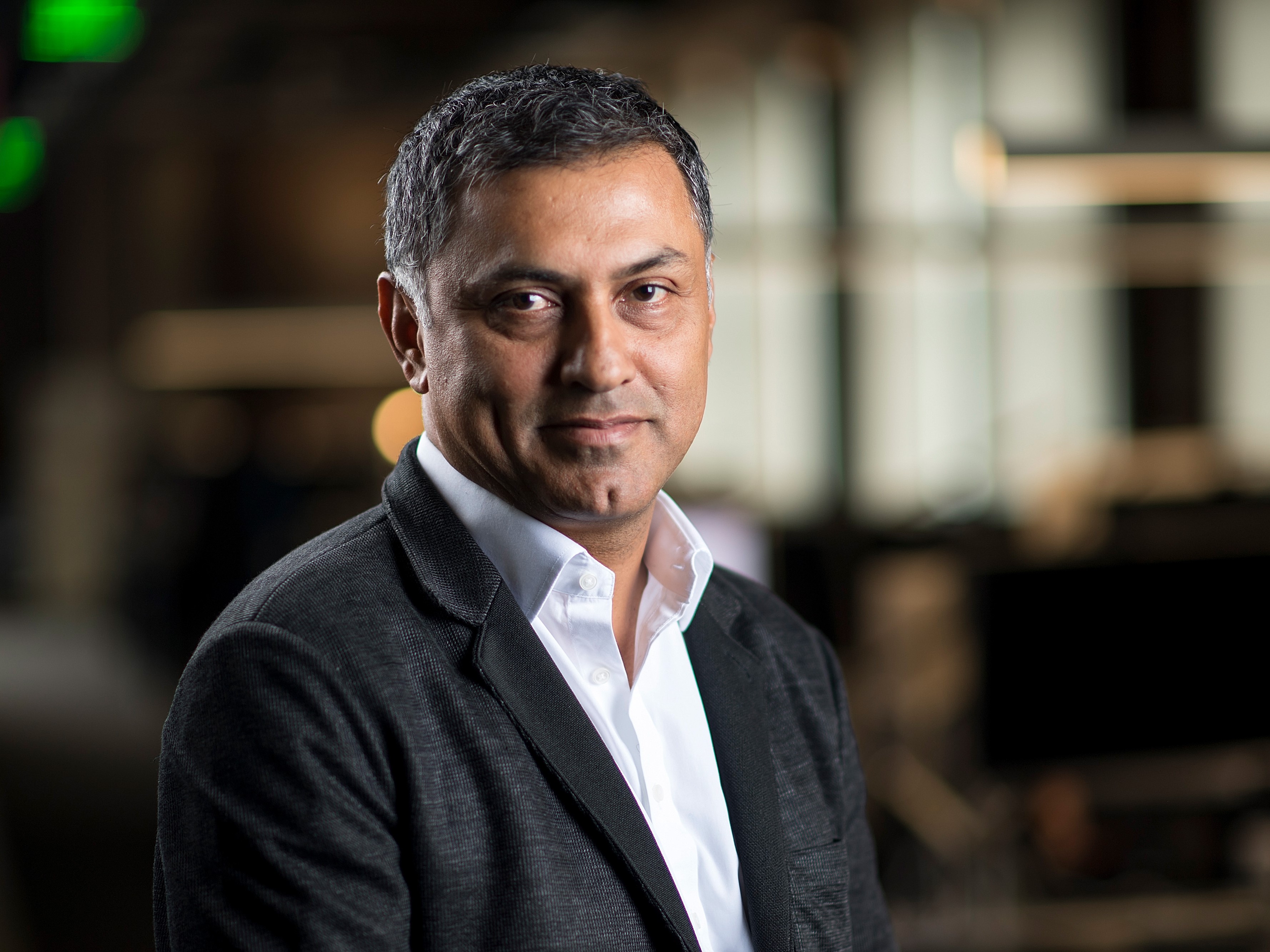 Nikesh Arora, presidente e CEO da Palo Alto Networks, celebra as novas aquisições da empresa