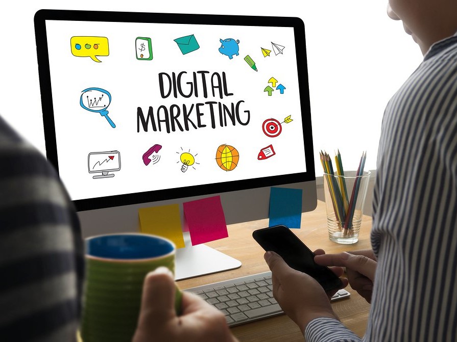 A oferta também é integrada com as principais ferramentas de Marketing Digital do mercado, propiciando a automatização de tarefas, aplicação de estratégias e o monitoramento do resultado de campanhas na web.
