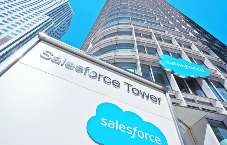 Salesforce lanza ‘Agentic Advisor’: IA autónoma que ejecuta acciones para el sector financiero