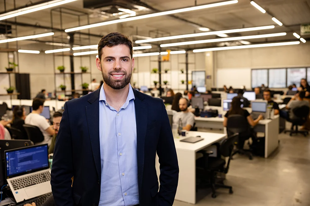 Com uso de IA, empresas economizam R$ 75 milhões em viagens corporativas, aponta Paytrack