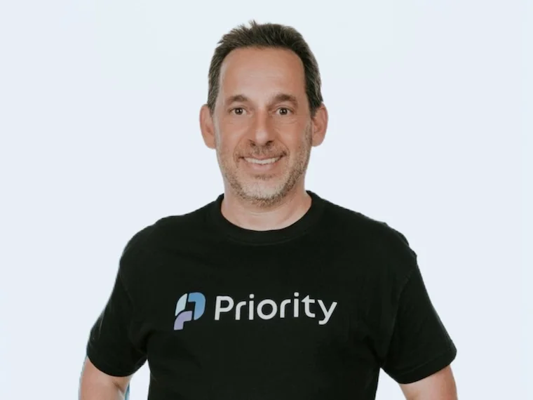 Priority adquiere Obol para expandir su gestión financiera basada en IA
