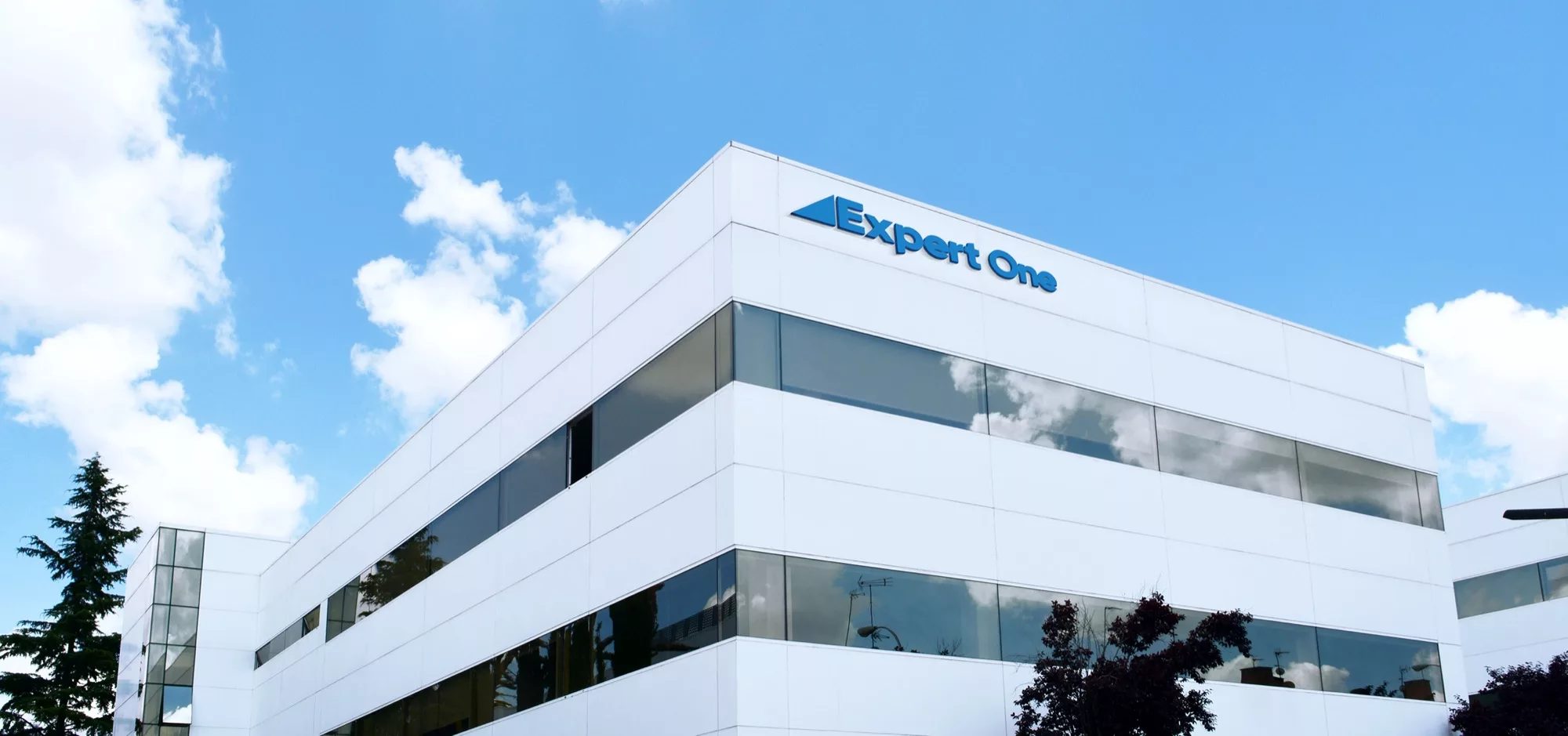 Expert One se integra en el grupo UNIKAL Tech Partners