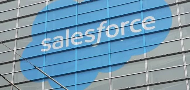 Salesforce lanza Agentic Advisor para transformar la gestión financiera